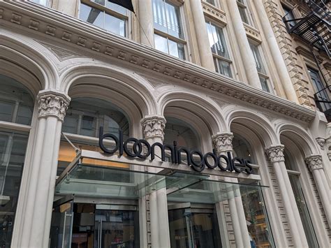 bloomingdale's sign in